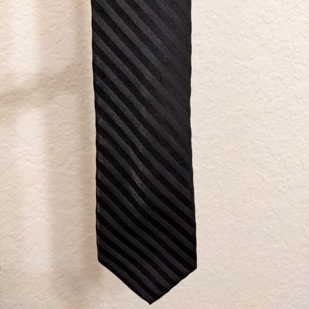 DKNY Men's Tie, Black Striped